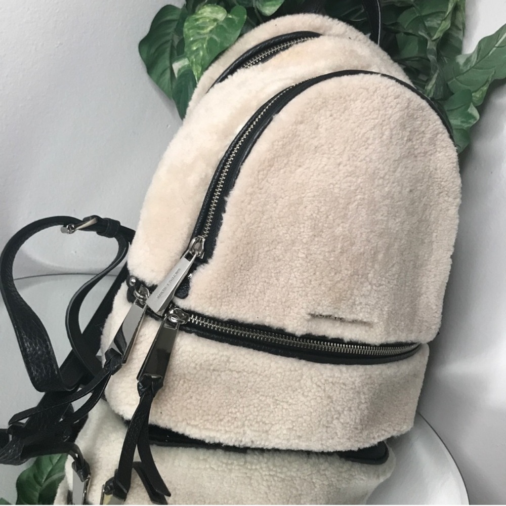 🖤fur mini backpack 🖤